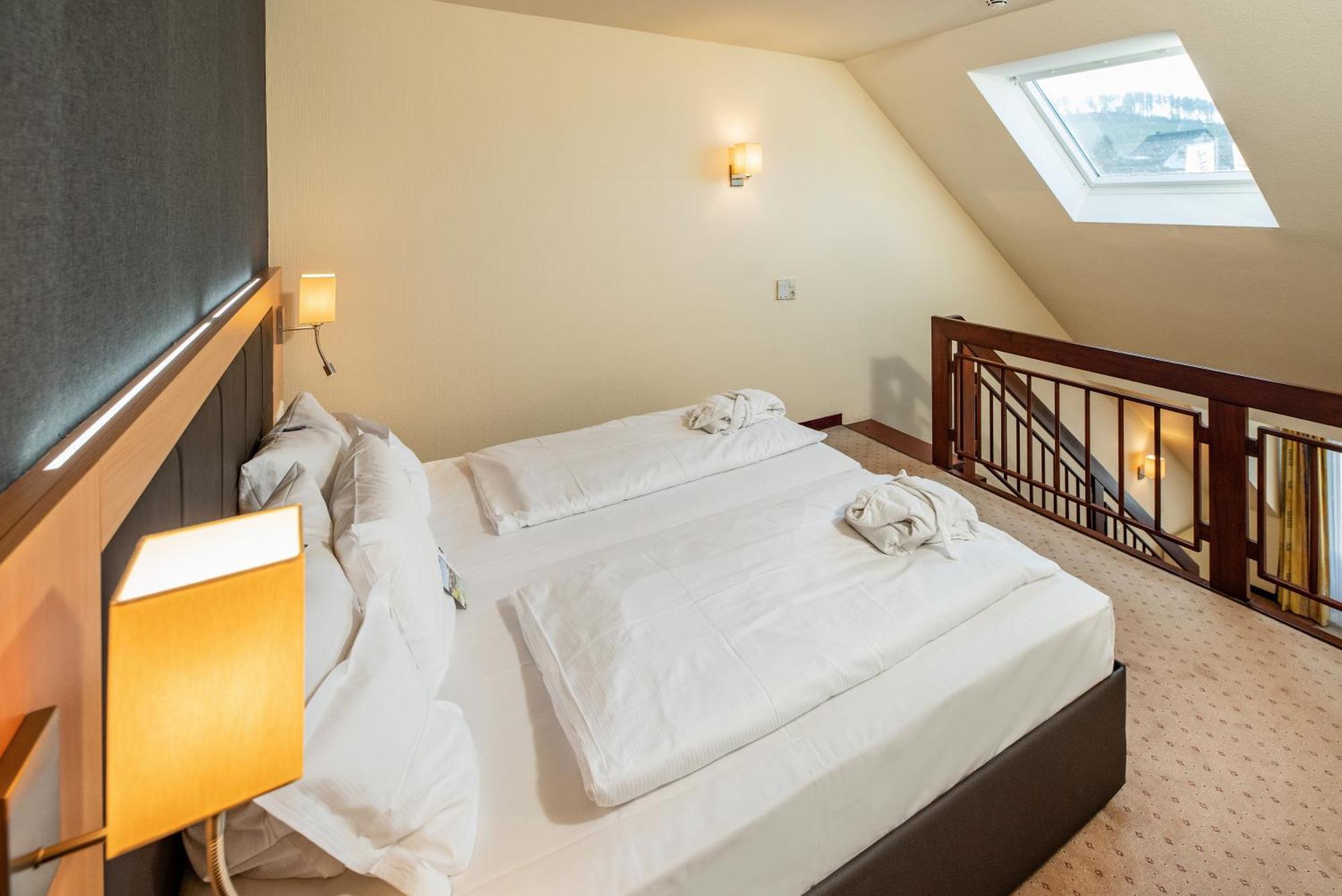Goebel'S Seehotel Diemelsee Екстер'єр фото